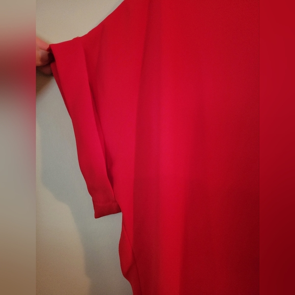 Red flowy top - Picture 4 of 4